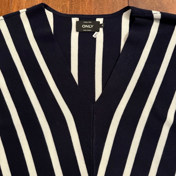 ASOS Only Navy and White V Neck Striped Sweater Sz Small - Picture 2 of 11